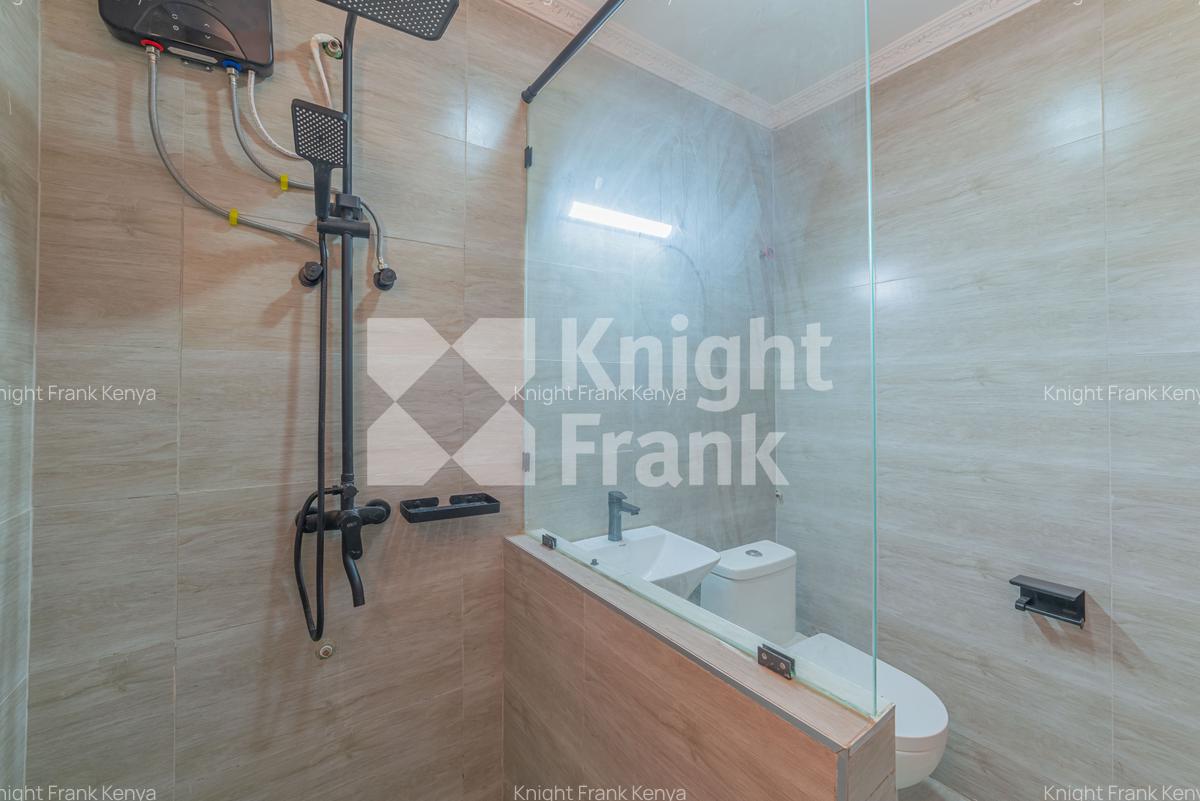 4 Bed House with En Suite at Loresho Crescent - 11