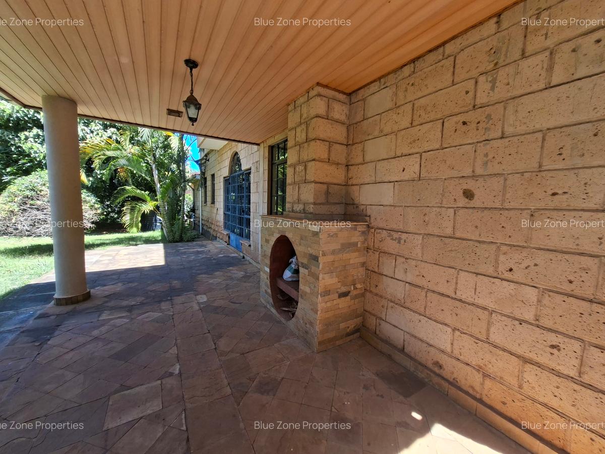 5 Bed Townhouse with En Suite at Close To Isk - 9