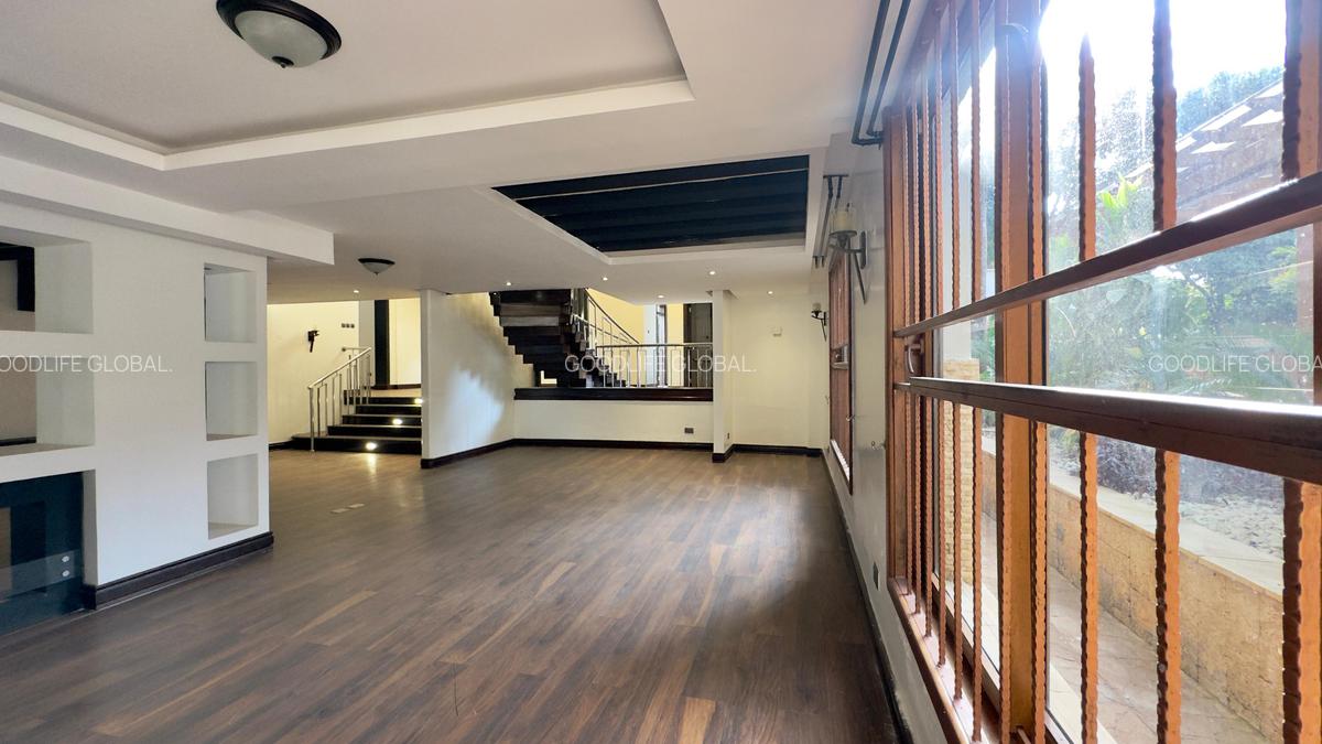 7 Bed House with En Suite at Kyuna - 4