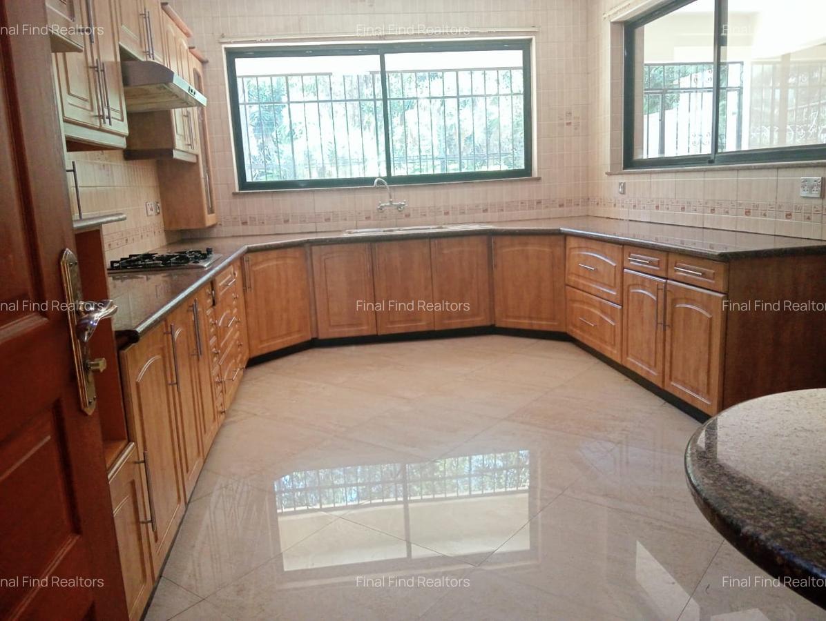 4 Bed Townhouse with En Suite in Westlands Area - 1
