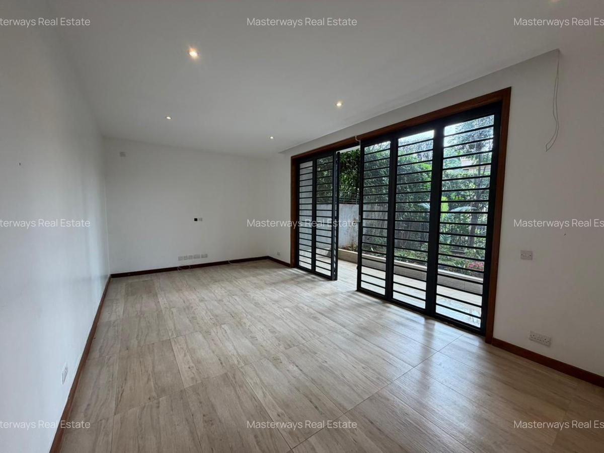 3 Bed House with En Suite in Rosslyn - 8