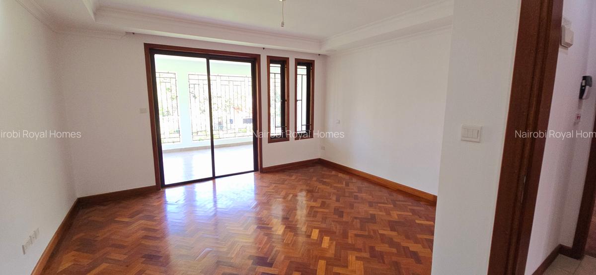 6 Bed House with En Suite at Lavington Road - 14