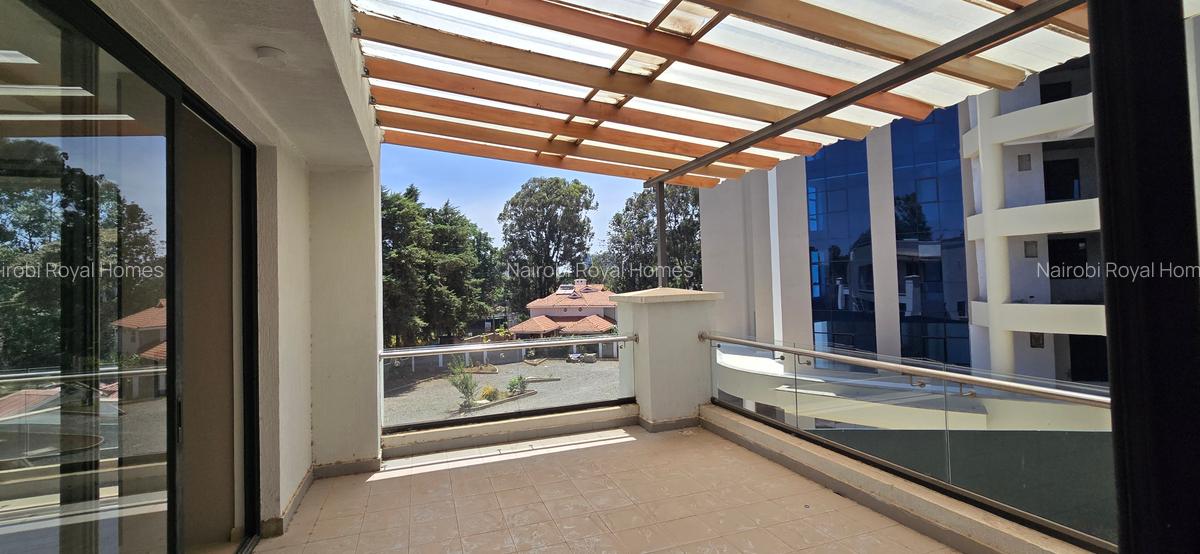 5 Bed Townhouse with En Suite at Lavington Green - 5