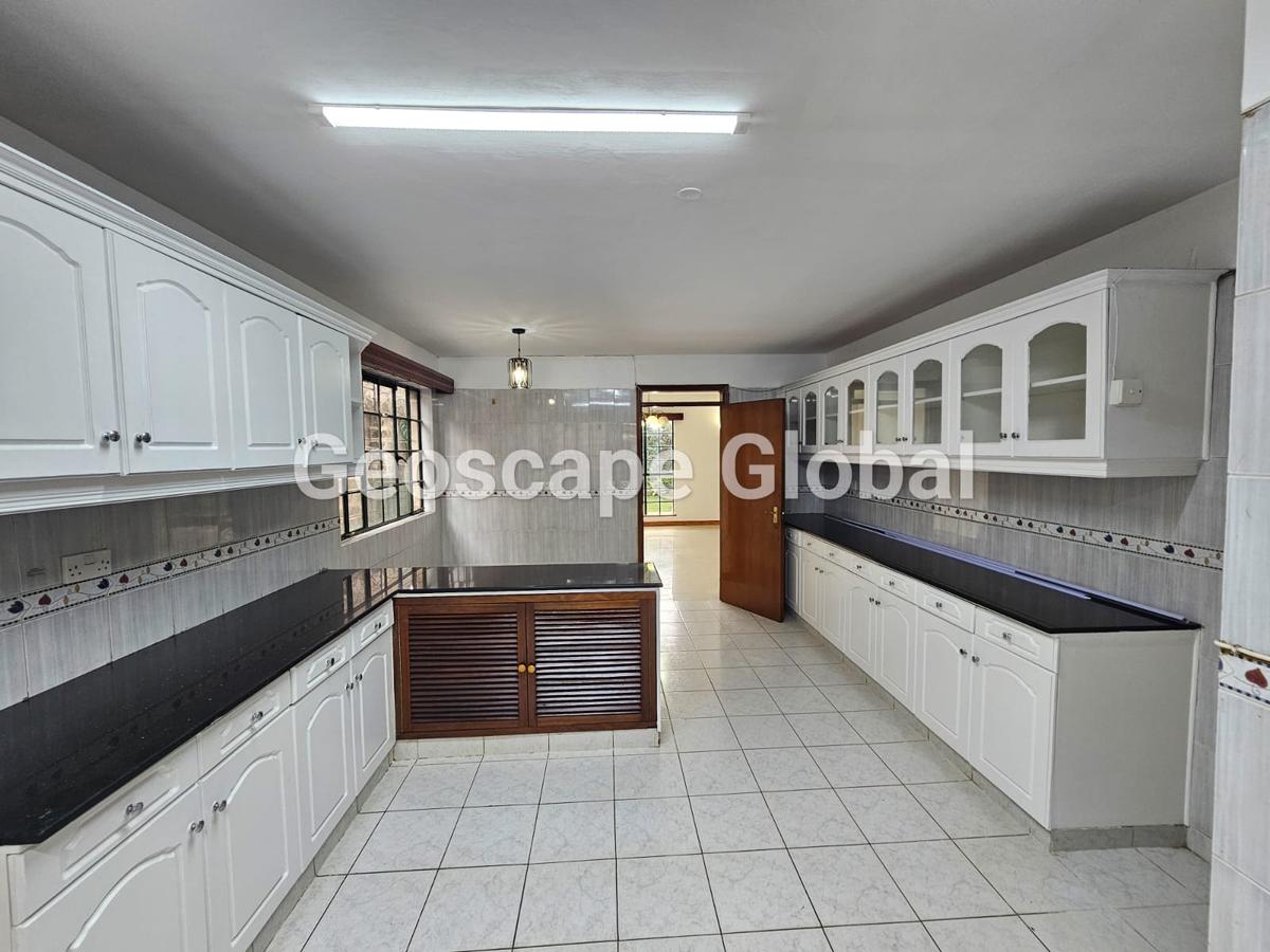 5 Bed House with En Suite in Spring Valley - 16