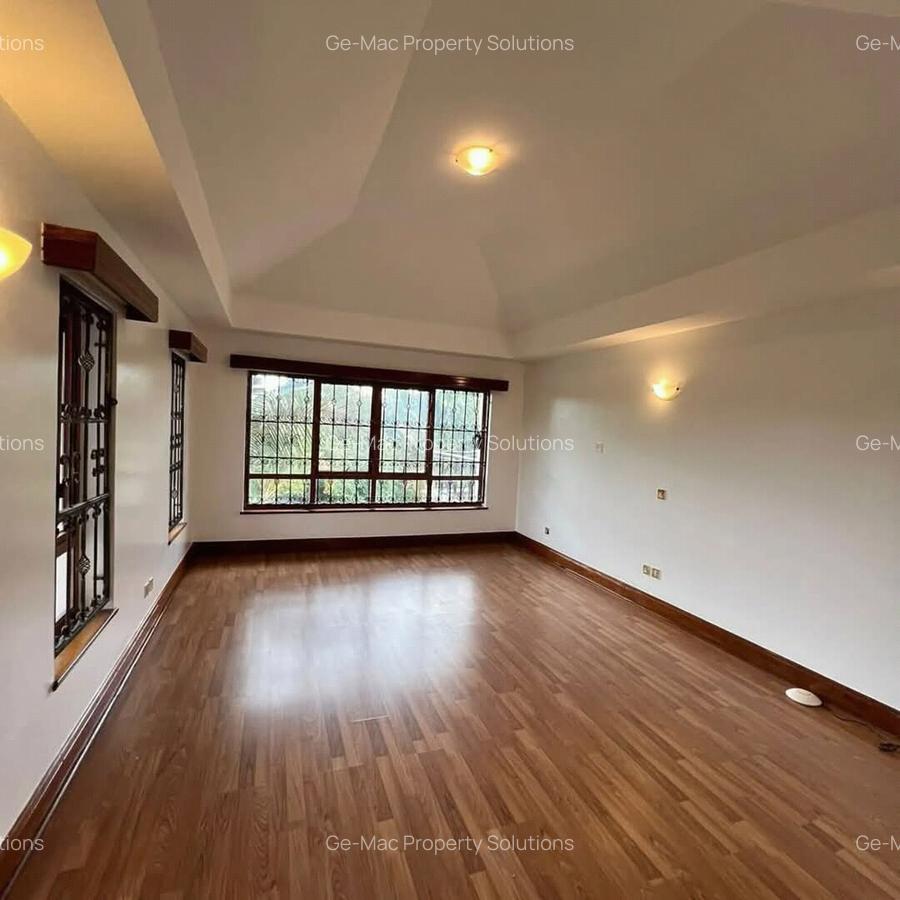 5 Bed House with En Suite in Runda - 10