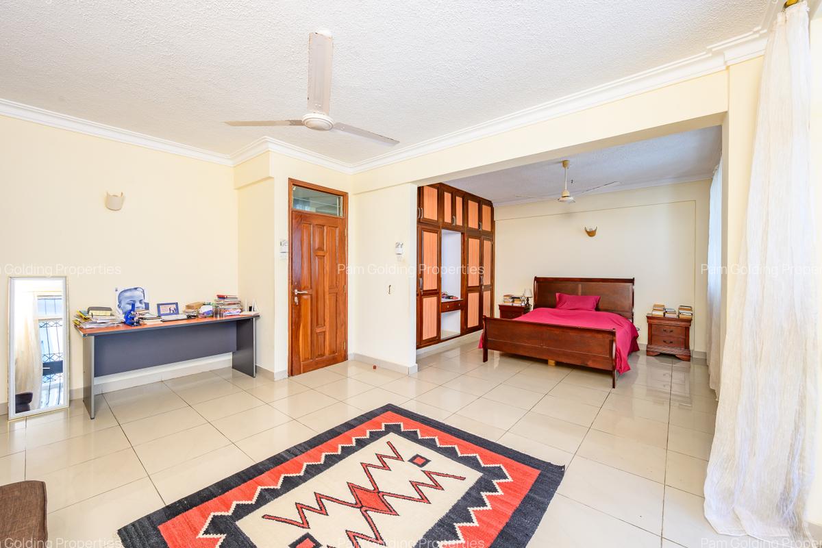 3 Bed Apartment with En Suite at Oceanic Road - 2