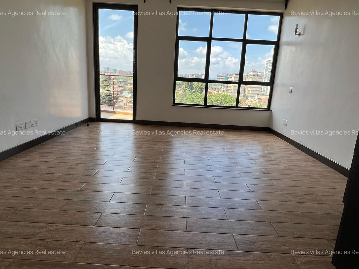 3 Bed Apartment with En Suite at Parklands - 13