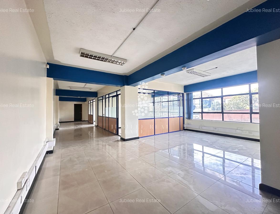 2,200 ft² Office with Fibre Internet in Parklands - 3