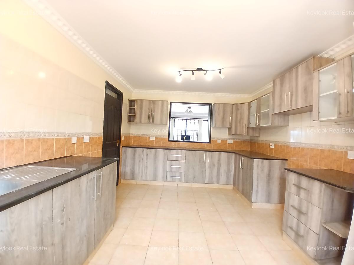 5 Bed Townhouse with En Suite at Lavington - 9