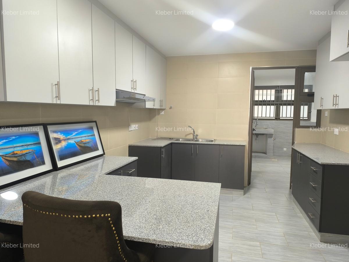 2 Bed Apartment with En Suite at Lavington - 8