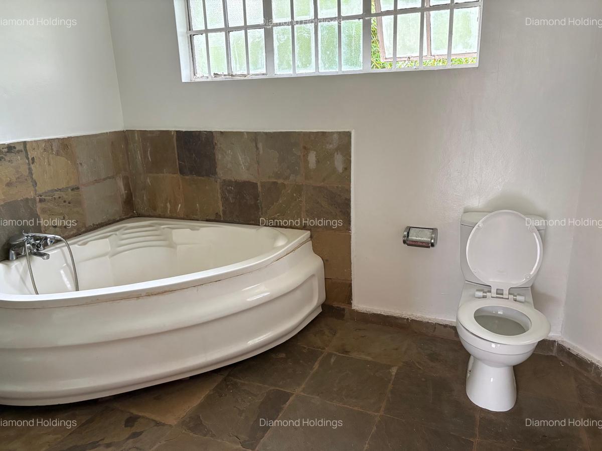 4 Bed Townhouse with En Suite at Spring Valley - 12