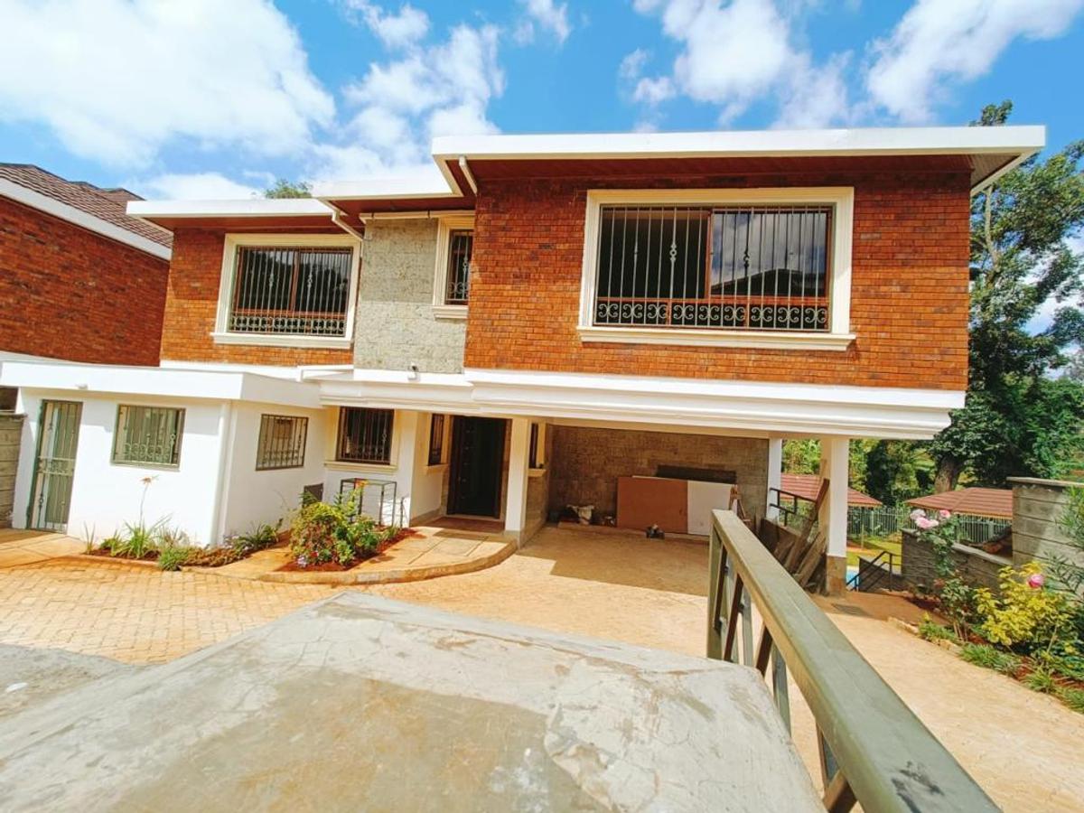 5 Bed House with En Suite in Spring Valley - 1