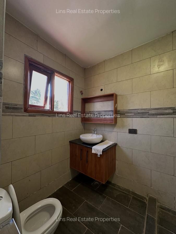 7 Bed House with En Suite in Ridgeways - 12