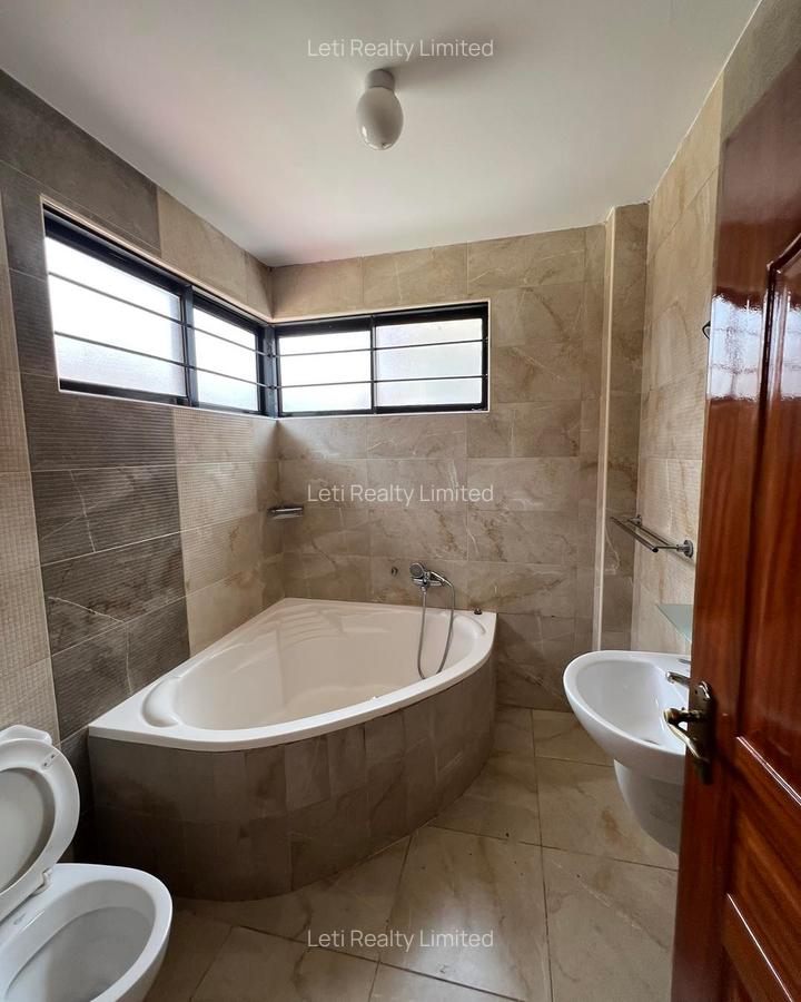 5 Bed Townhouse with En Suite in Lavington - 10