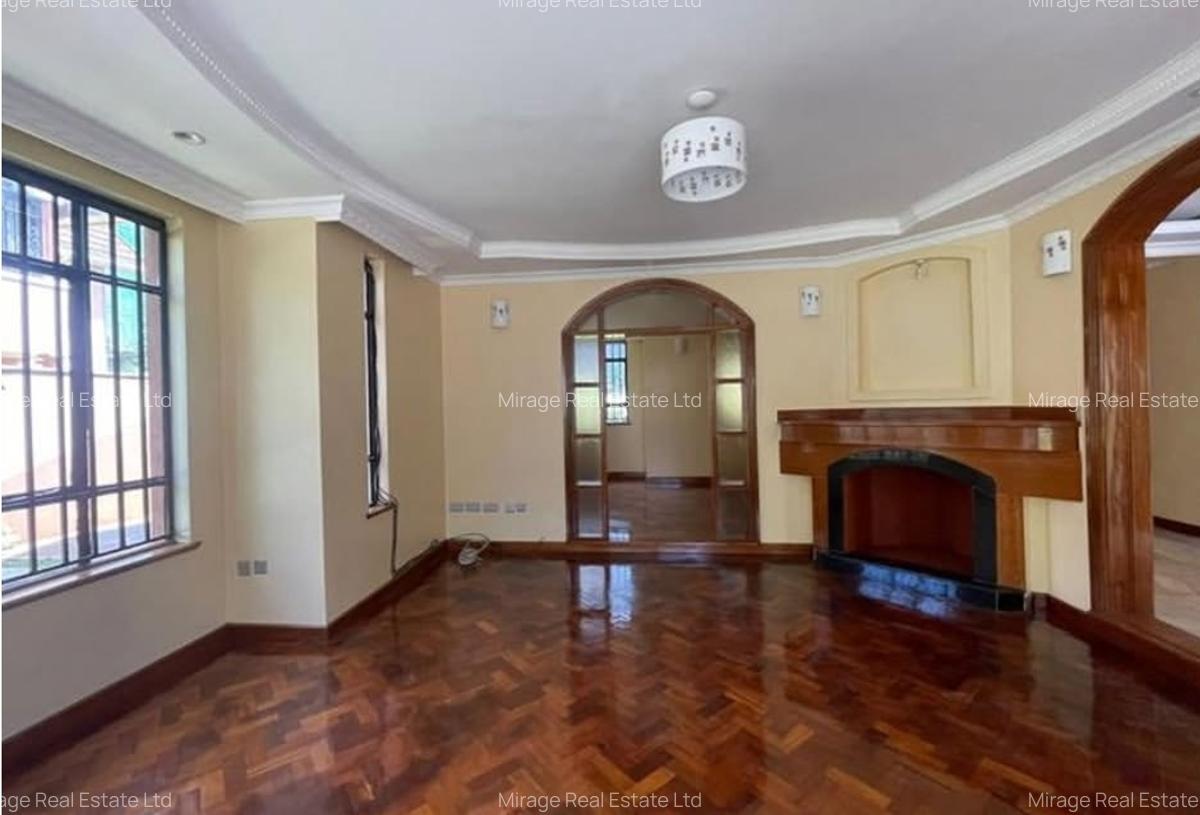 4 Bed House with En Suite in Lavington - 7