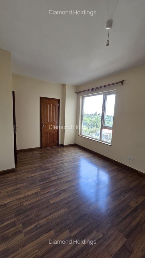 4 Bed Apartment with En Suite at Parklands - 8