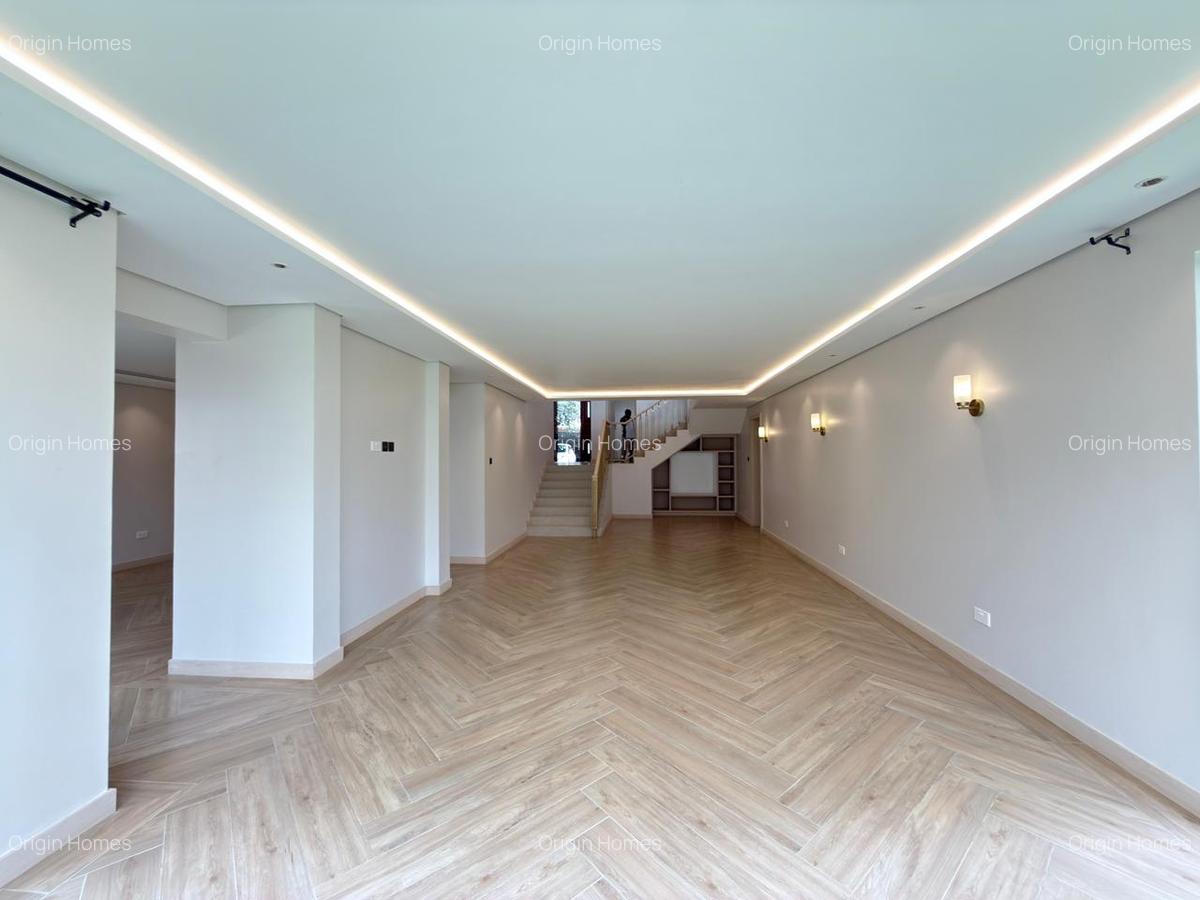 4 Bed Townhouse with En Suite at Lavington - 6