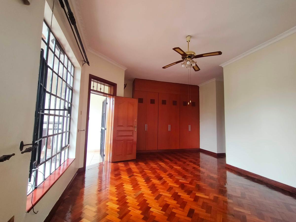 4 Bed House with En Suite in Runda - 12