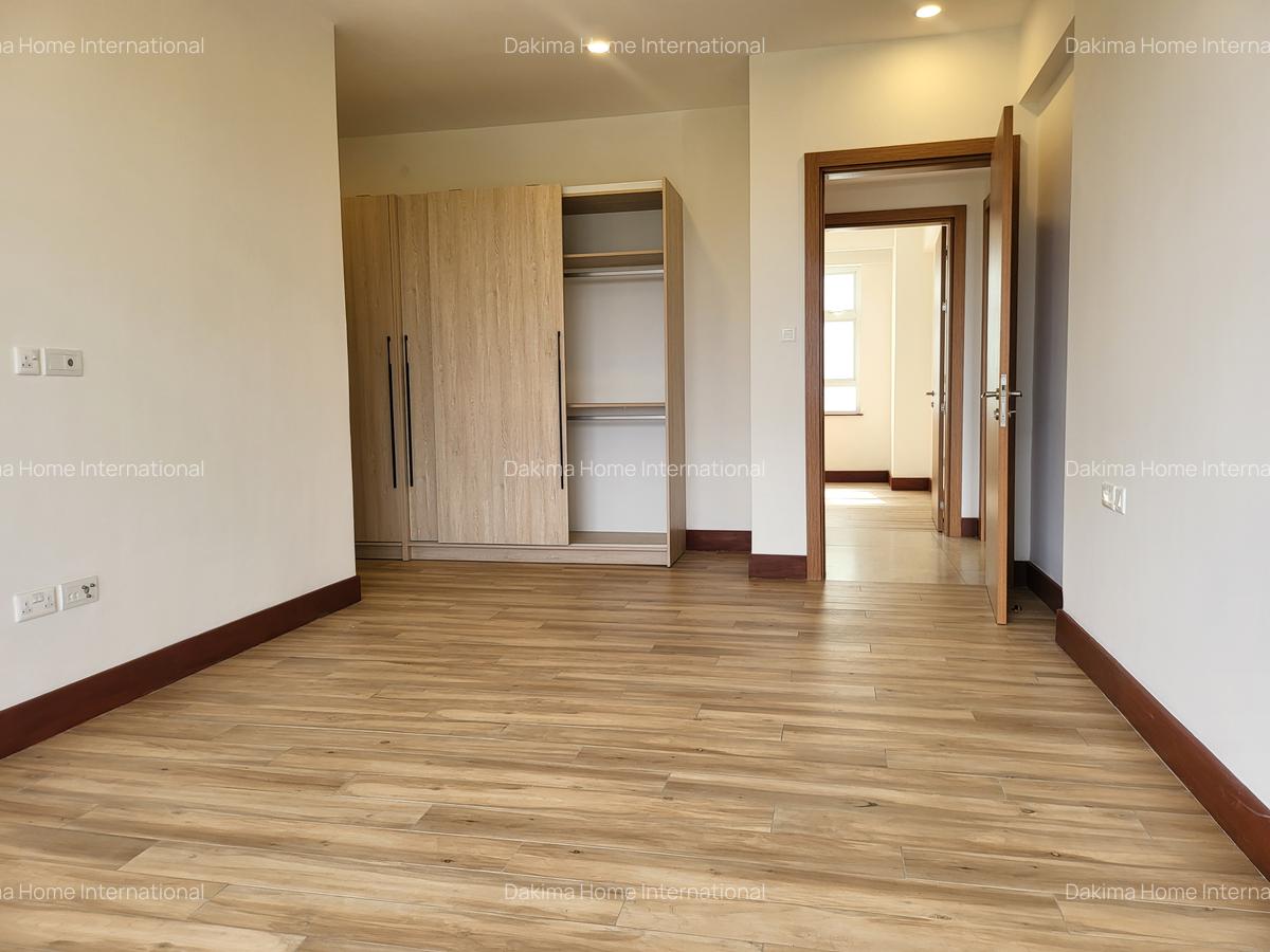 3 Bed Apartment with En Suite in Parklands - 4