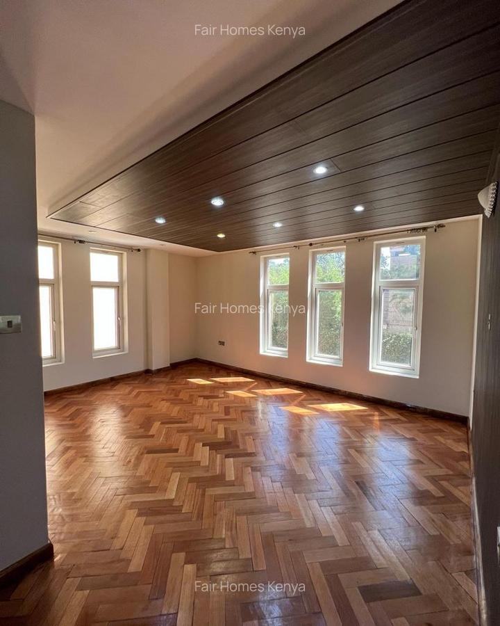 5 Bed Townhouse with En Suite at Lavington Green - 6