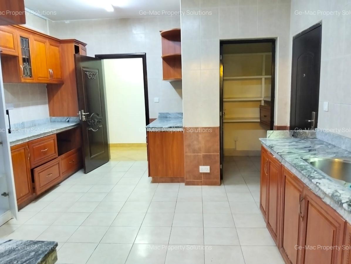 5 Bed House with En Suite in Lavington - 7