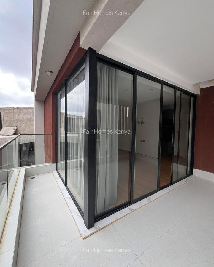 5 Bed Townhouse with En Suite at Lavington Green - 3