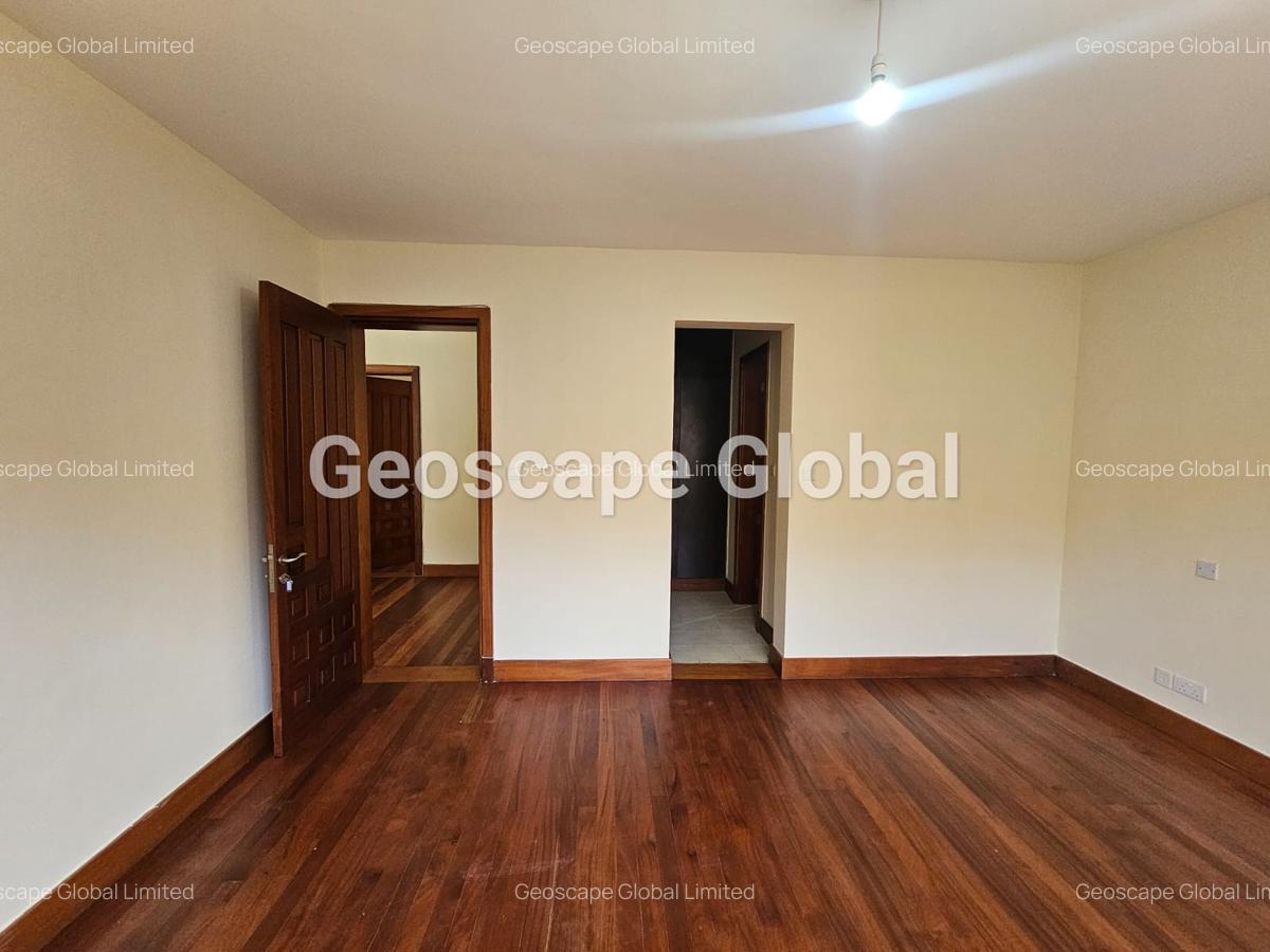 5 Bed Townhouse with En Suite in Lavington - 3