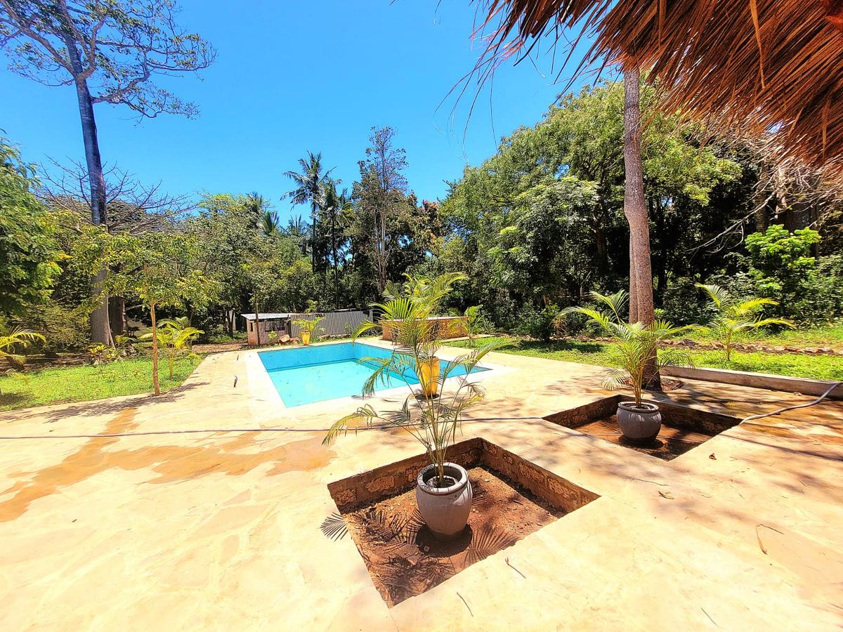 6 Bed Villa with En Suite in Diani - 13