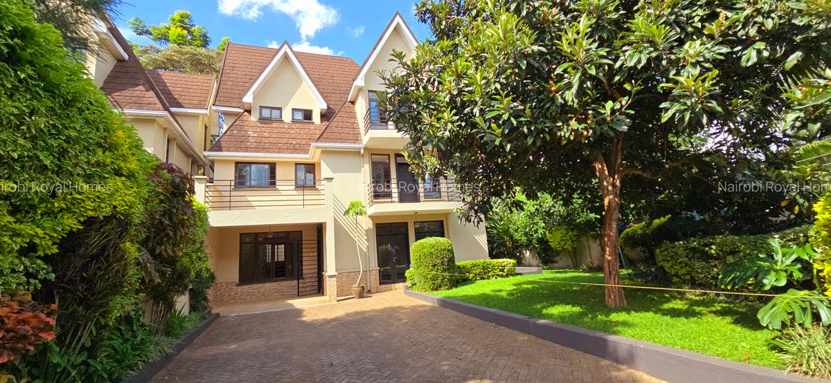 5 Bed Townhouse with En Suite at Lavington Green - 1