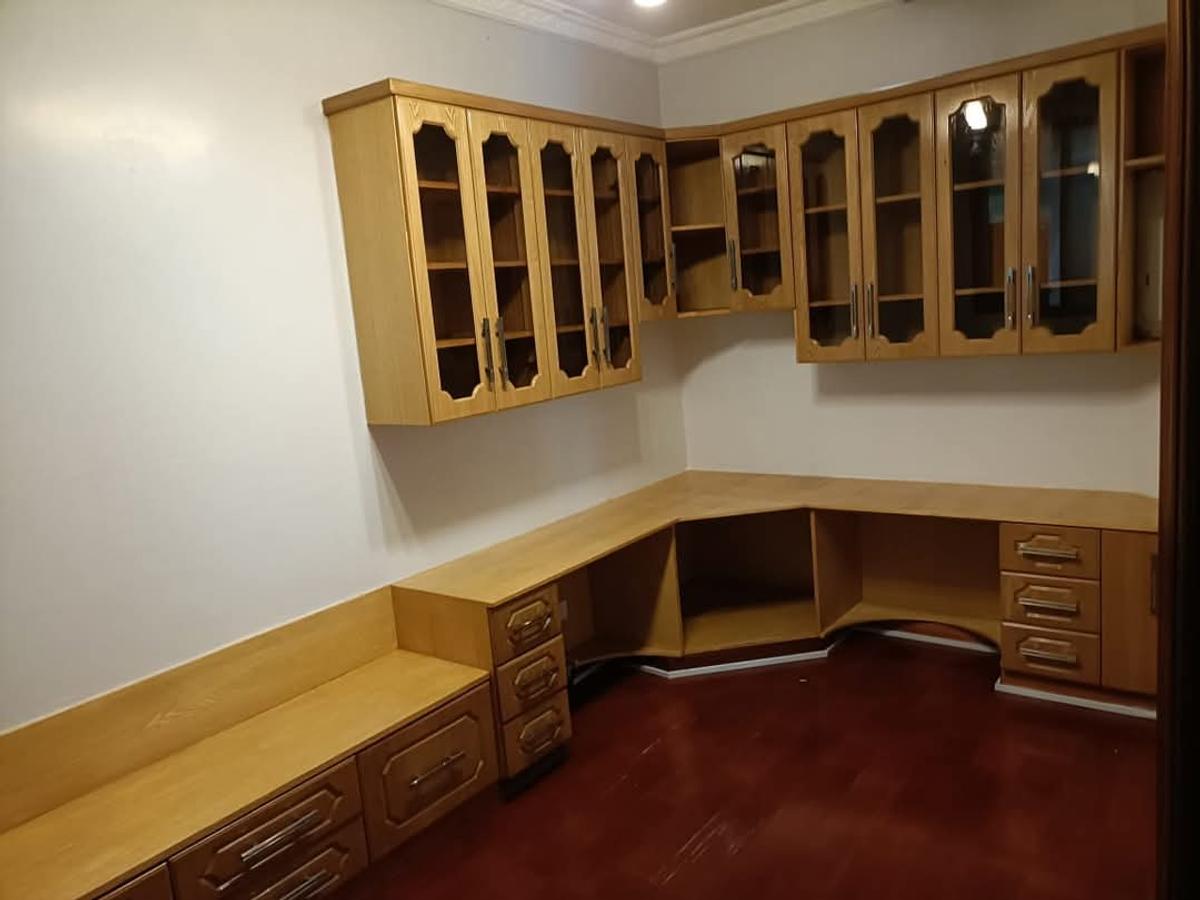 5 Bed House with En Suite in Runda - 8