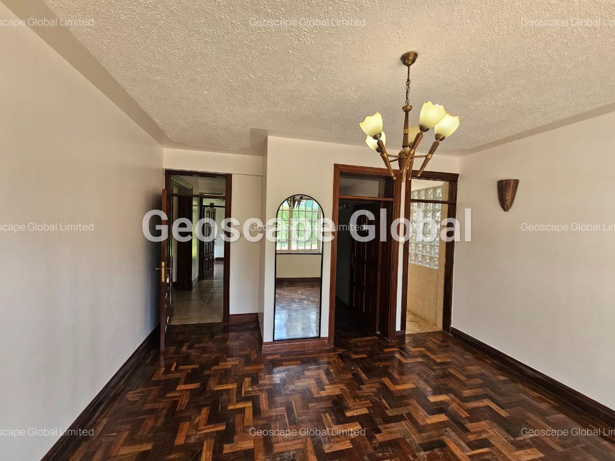 5 Bed House with En Suite in Runda - 12