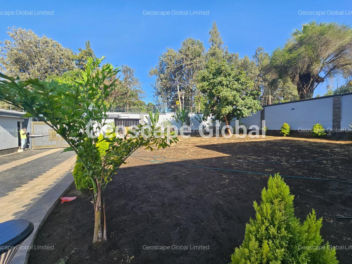 5 Bed House with En Suite in Runda - 1