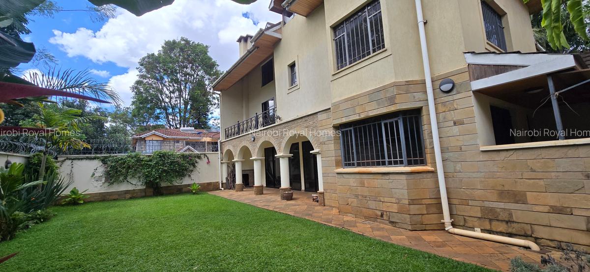 5 Bed Townhouse with En Suite at Lavington Green - 8