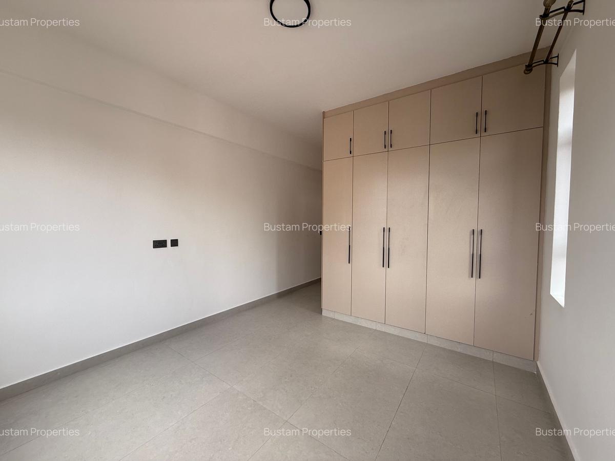 3 Bed Apartment with En Suite in Brookside - 17
