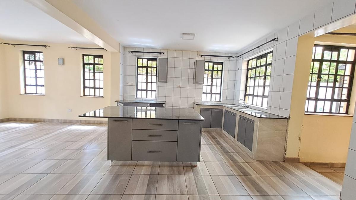 5 Bed Townhouse with En Suite in Westlands Area - 6