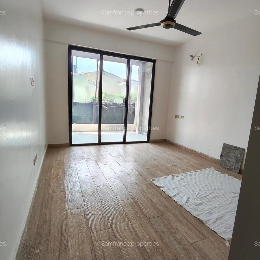 Serviced 2 Bed Apartment with En Suite at 2 Avanue - 6