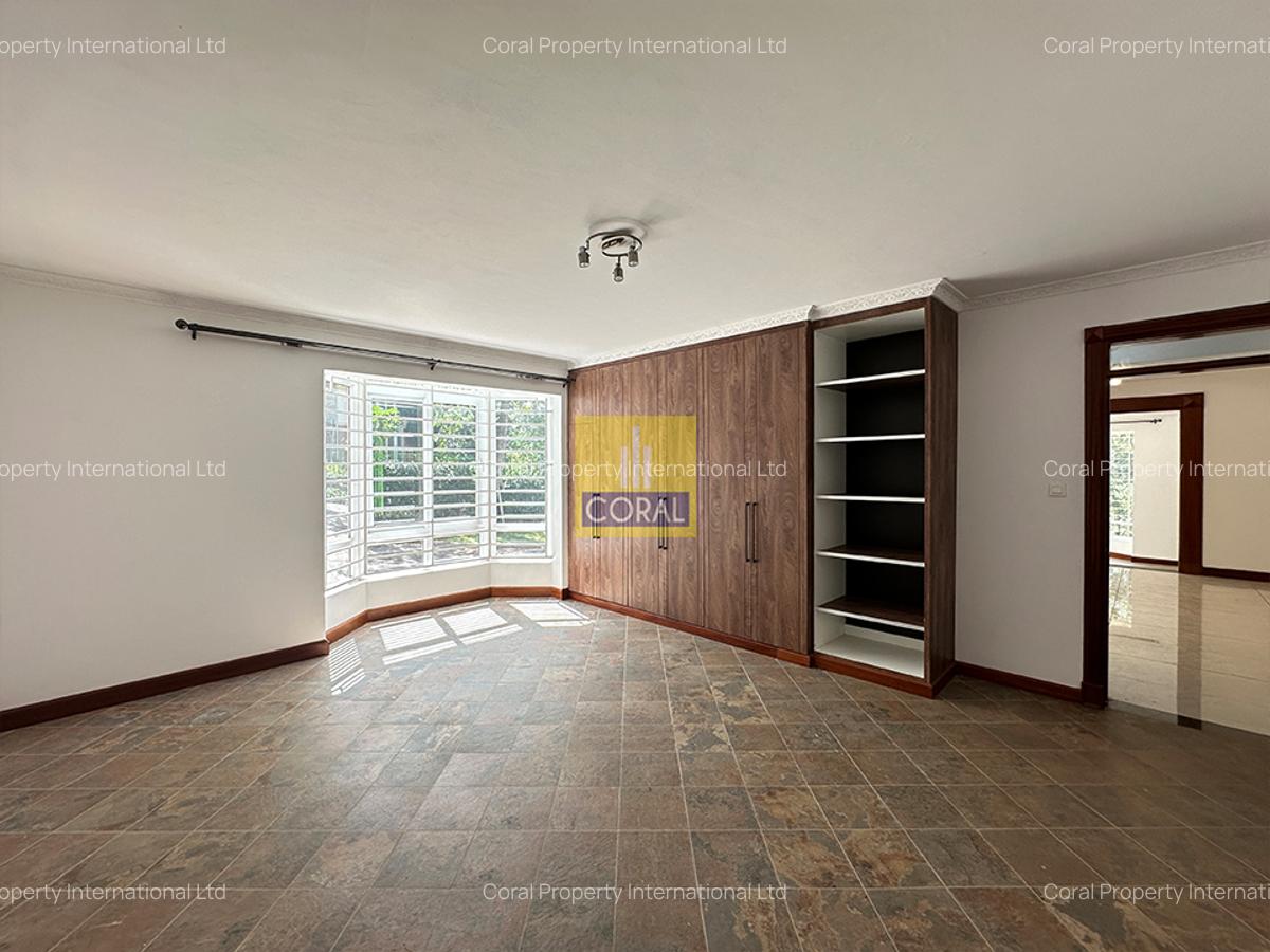 5 Bed Townhouse in Rosslyn - 4