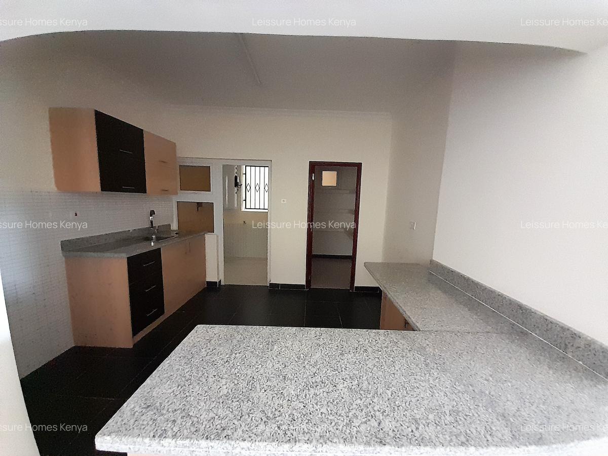 2 Bed Apartment with En Suite at Hatheru Road - 10