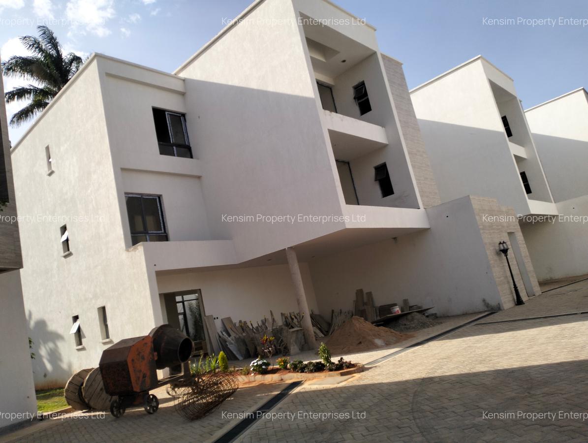 5 Bed Townhouse with En Suite in Lavington - 1