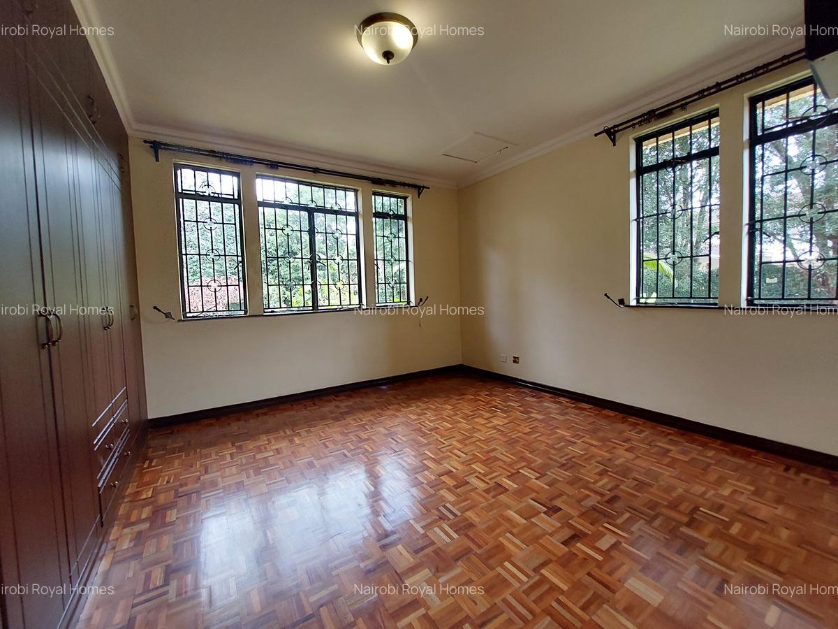 4 Bed House with En Suite at Acacia Drive - 19