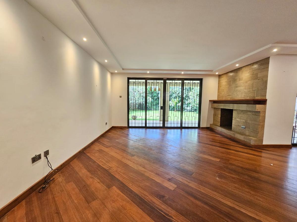 5 Bed Villa with En Suite in Lavington - 6