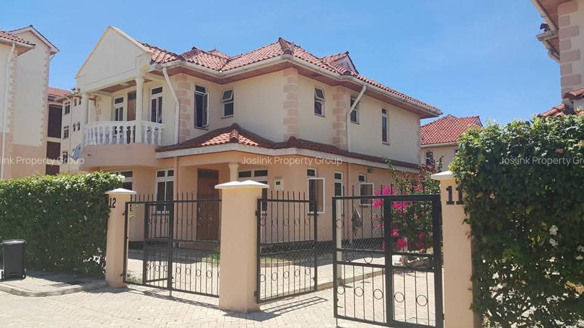 4 Bed Townhouse with En Suite at Mt Kenya - 1