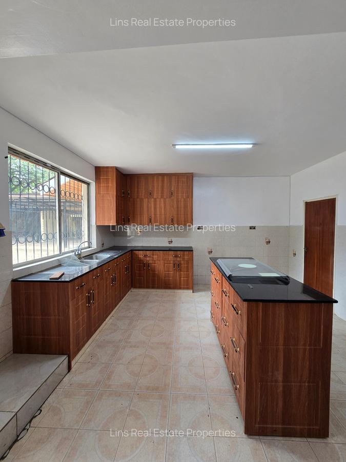 4 Bed Townhouse with En Suite in Kitisuru - 17