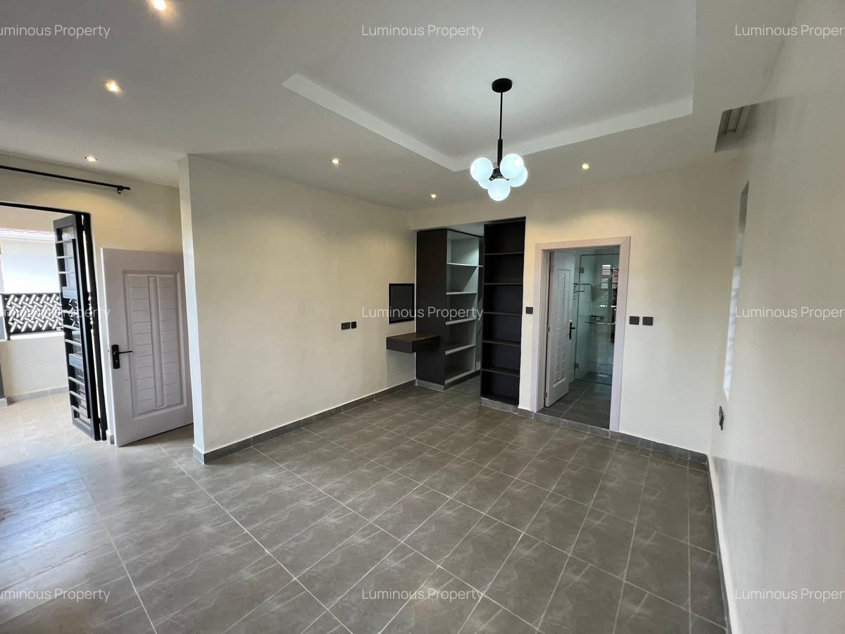 4 Bed House with En Suite at Membley - 9
