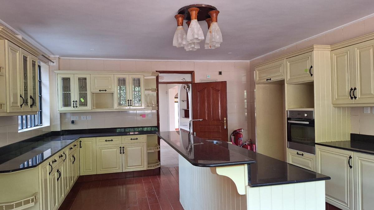 6 Bed House with En Suite in Kitisuru - 13