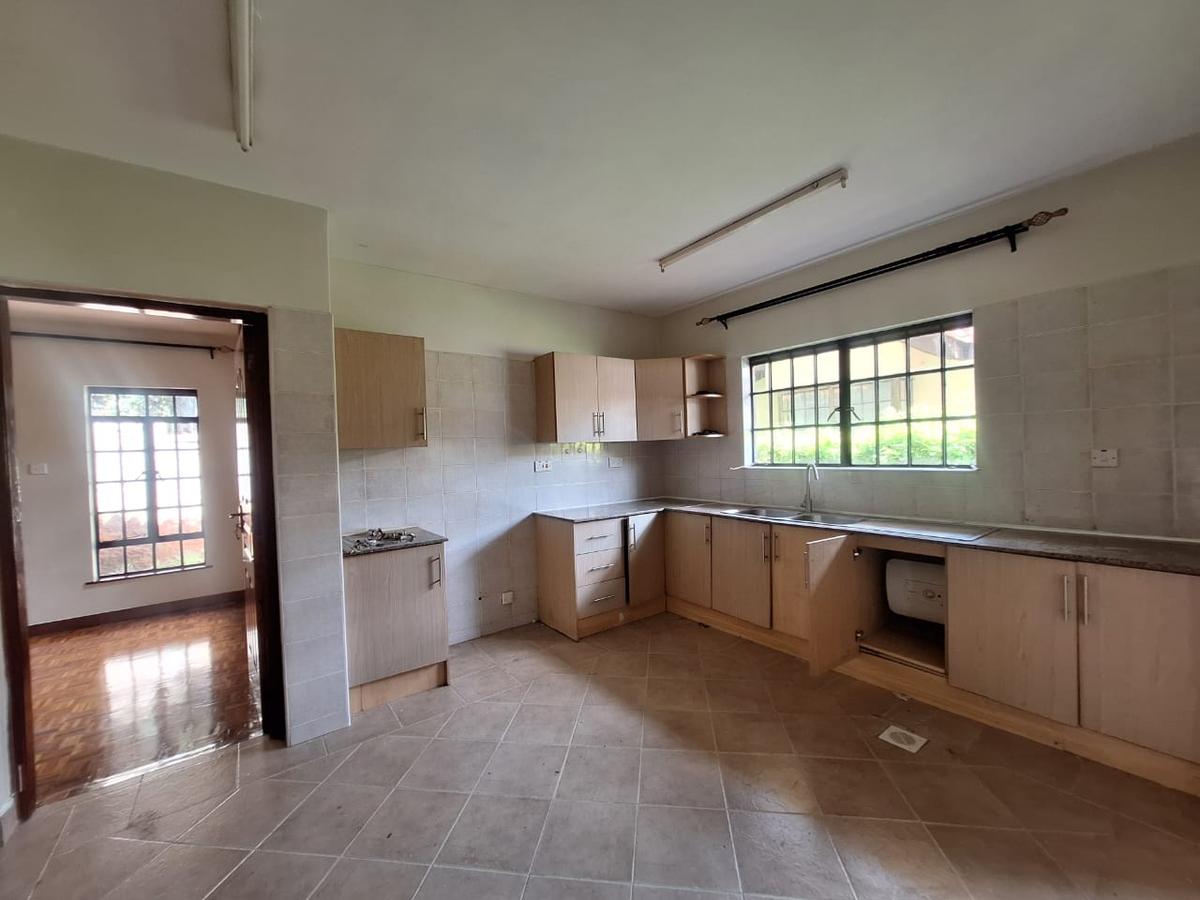 4 Bed Townhouse with En Suite in Spring Valley - 9