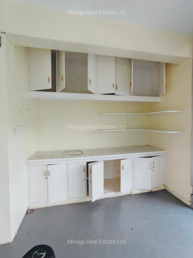 1,750 ft² Office with Service Charge Included in Lavington - 16