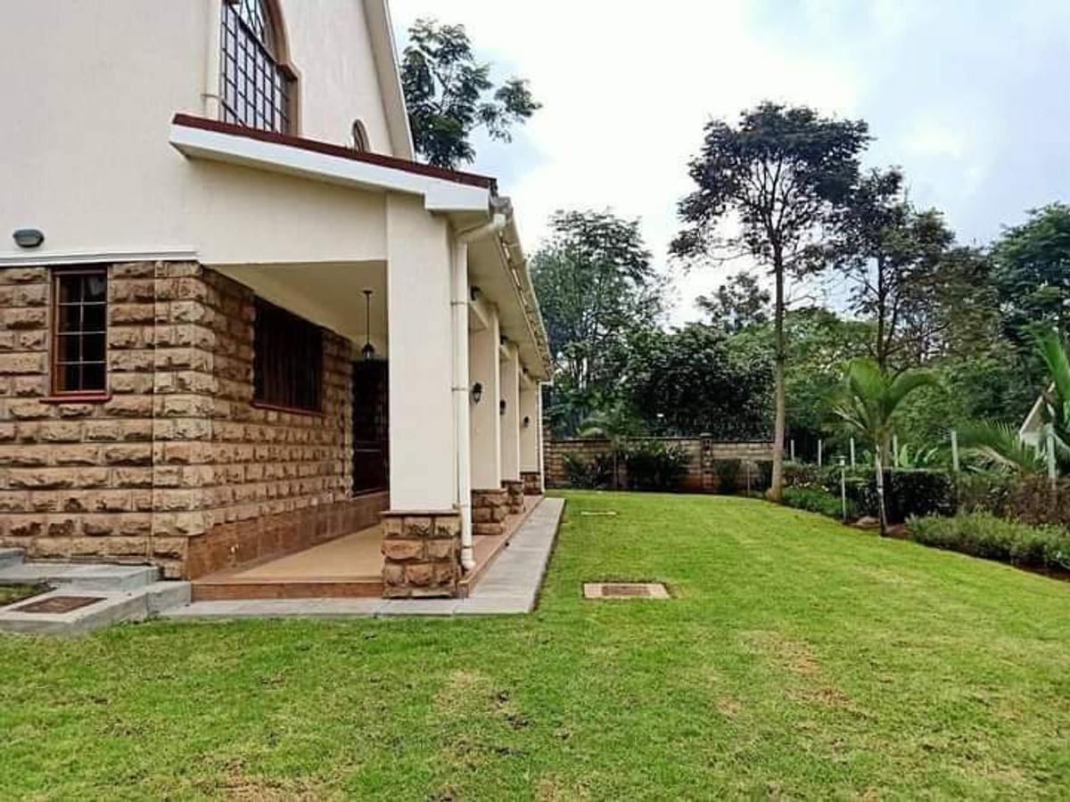 4 Bed House with Swimming Pool at Rosslyn - 11