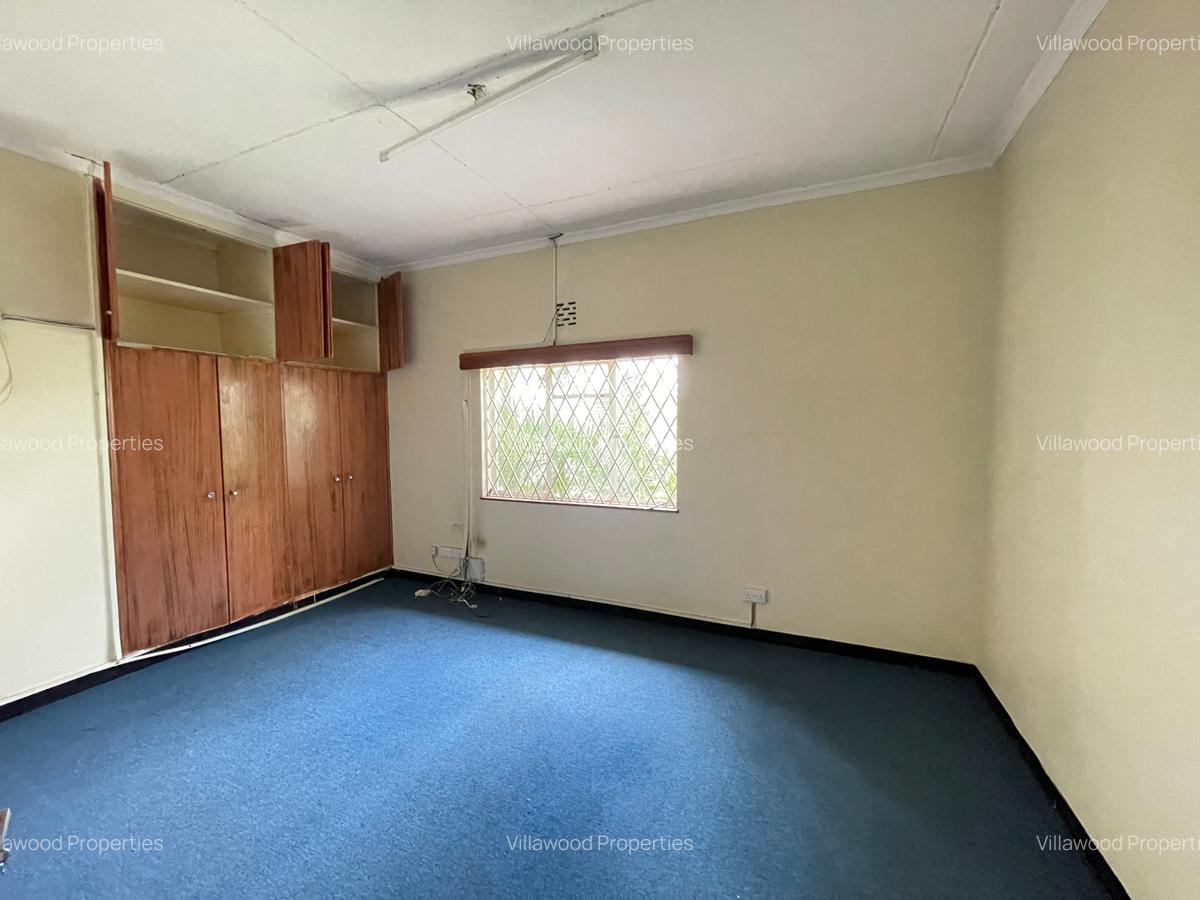 Commercial Property with Service Charge Included in Riverside - 9