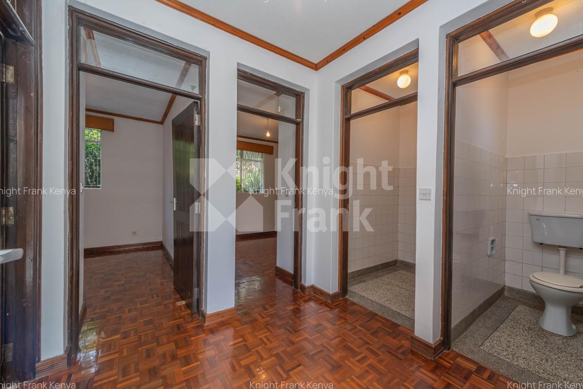 10 Bed House with Garden at Rosslyn Lone Tree - 10